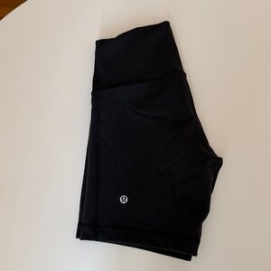 Women’s Lululemon wunder train high-rise short. 6 inch. Black
